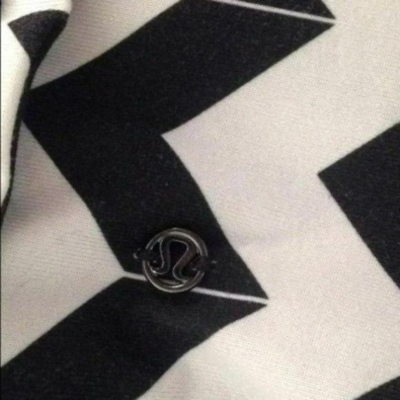 Lululemon Vinyasa Scarf Arrow Black and White Chevron, Brand New - Picture 6 of 10